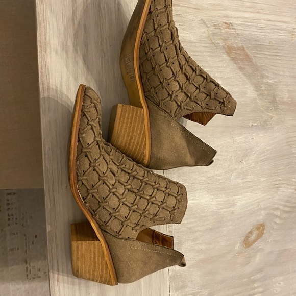 Booties - Picture 3 of 4